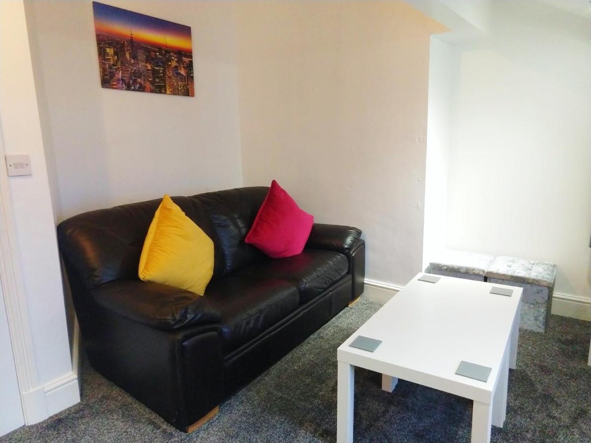 Derwent Street Apartment 3 - Self Contained - 2 Bed Self Catering Apartment Веркінґтон Екстер'єр фото
